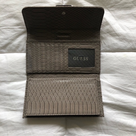 Guess Wallet - Picture 4 of 5
